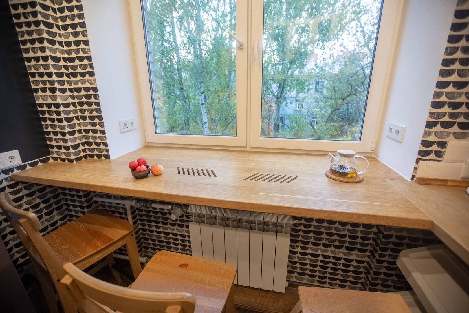 Полноценный стол вместо подоконника