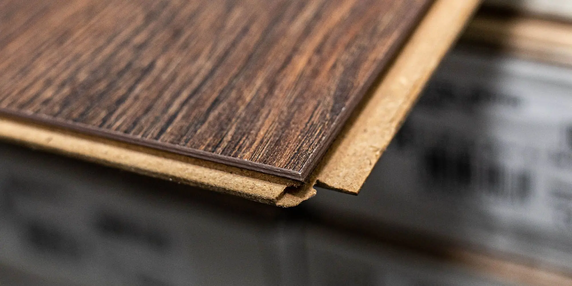 Laminat AGT Effect 909 (Rosso)