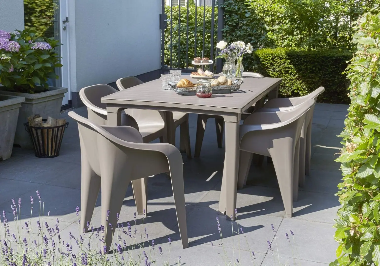 Стол Keter Futura (Cappuccino)