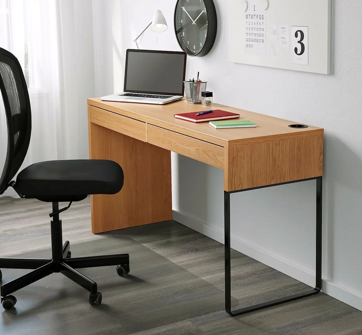 Masa de birou Ikea Micke 142x50 (Aspect Stejar)