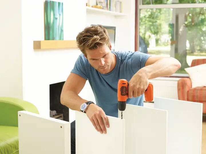 Masina de aguirit si insurubat Black&Decker BDCD8