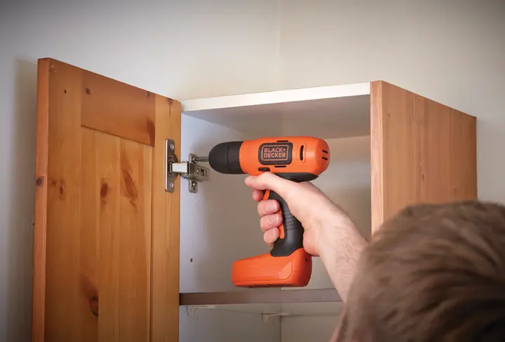 Masina de aguirit si insurubat Black&Decker BDCD8