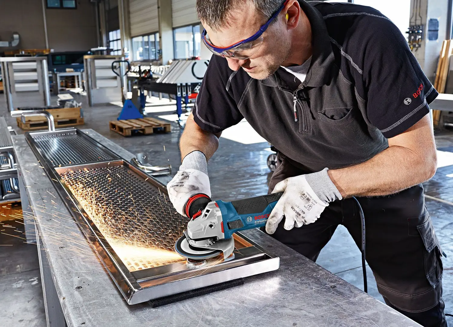 Угловая шлифмашина Bosch GWS 19-125 CIE Professional (060179P002)