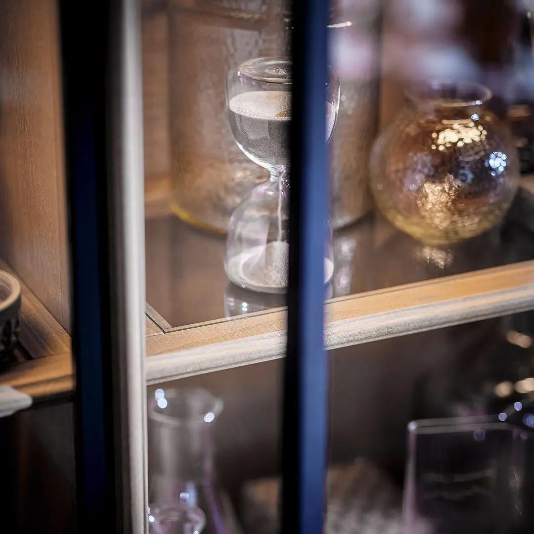 Vitrina Ikea Lanesund uşi de sticlă 121x37x152 (Gri-Maro)