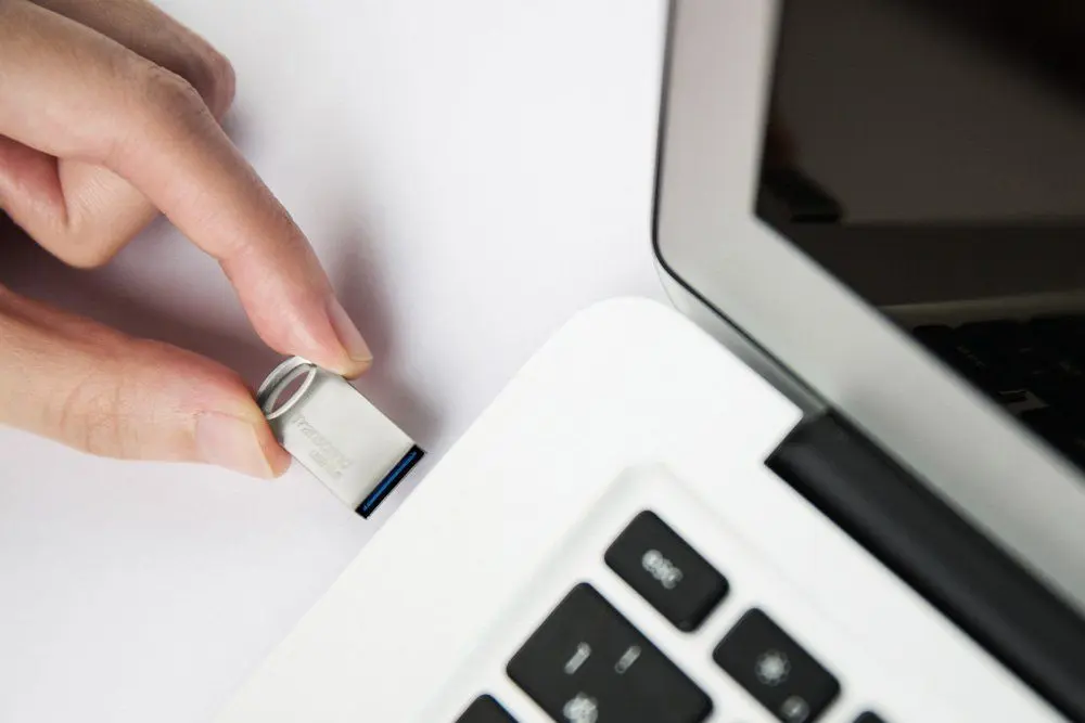 USB flash накопитель Transcend JetFlash 710 3.0 64Gb Silver (TS64GJF710S)