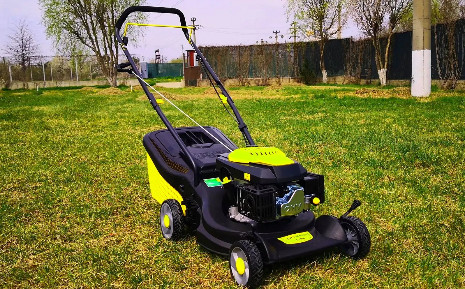 Masina de tuns iarba pe benzina Progarden T400I