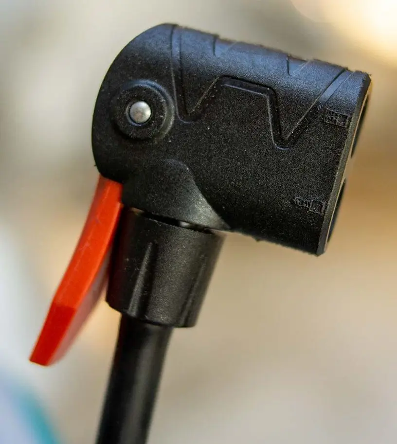 Насос с манометром Total TMPP3811