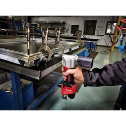 Pistol pentru nituit cu acumulator Milwaukee M12 BPRT-201X Thumb