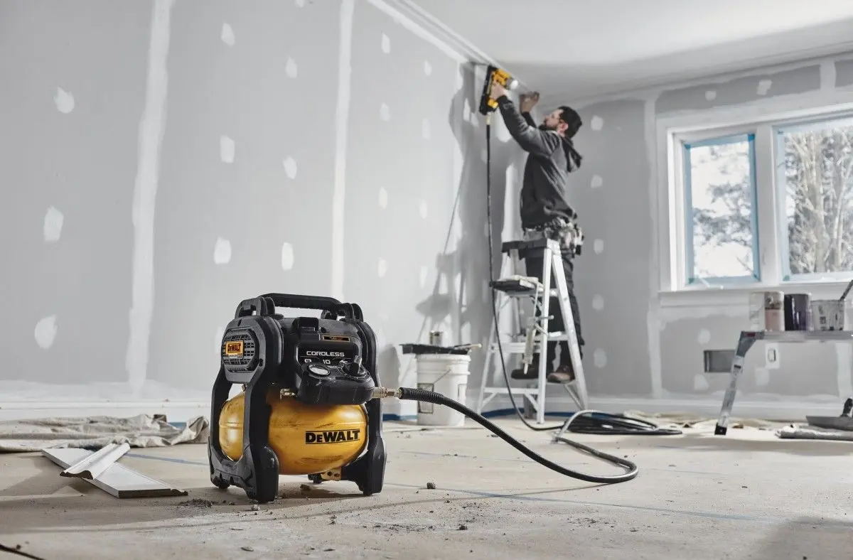 Воздушный компрессор Dewalt DCC1018N-XJ (Black/Yellow)