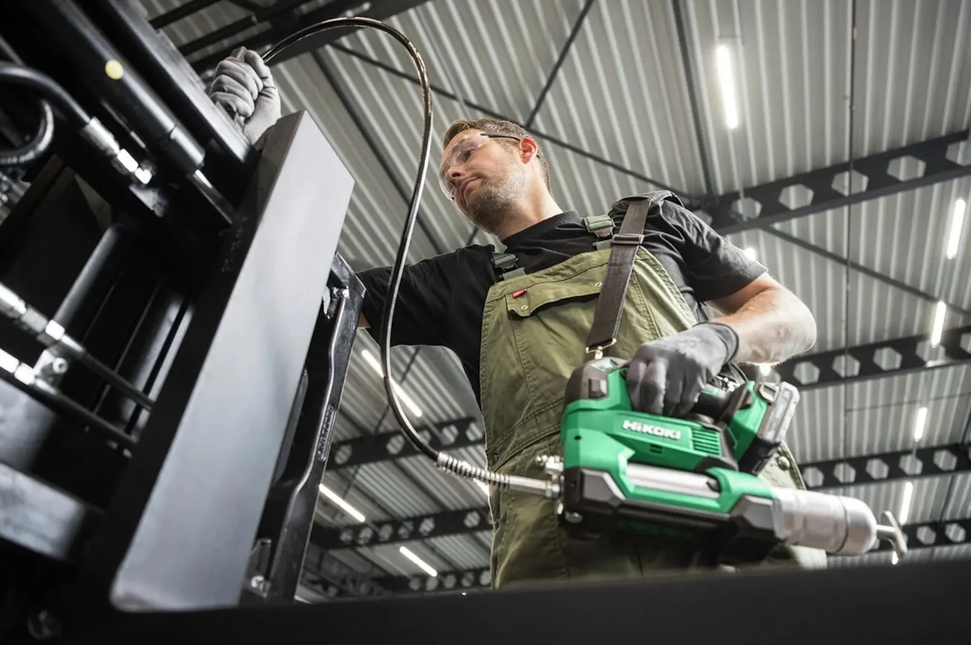 Pistol de gresat cu acumulator Hikoki AL18DAW4Z