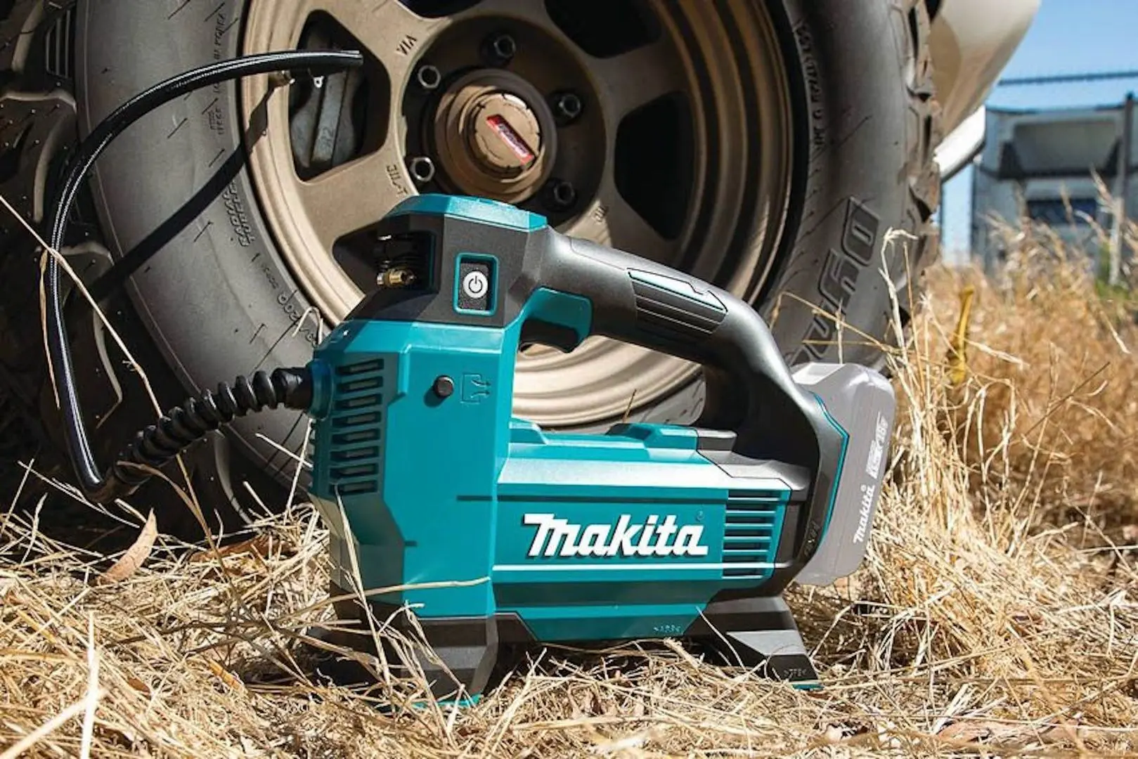 Pompa cu acumulator Makita DMP181Z