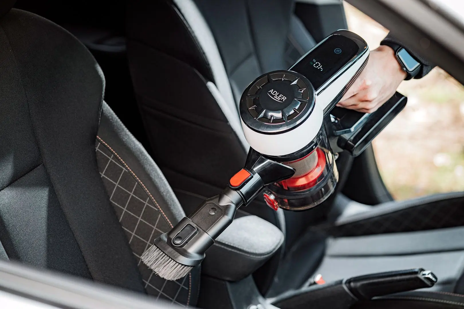 Aspirator vertical Adler AD 7048 (White/Black)