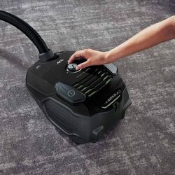 Пылесос AEG VX6-2-OKOX (Black) Thumb