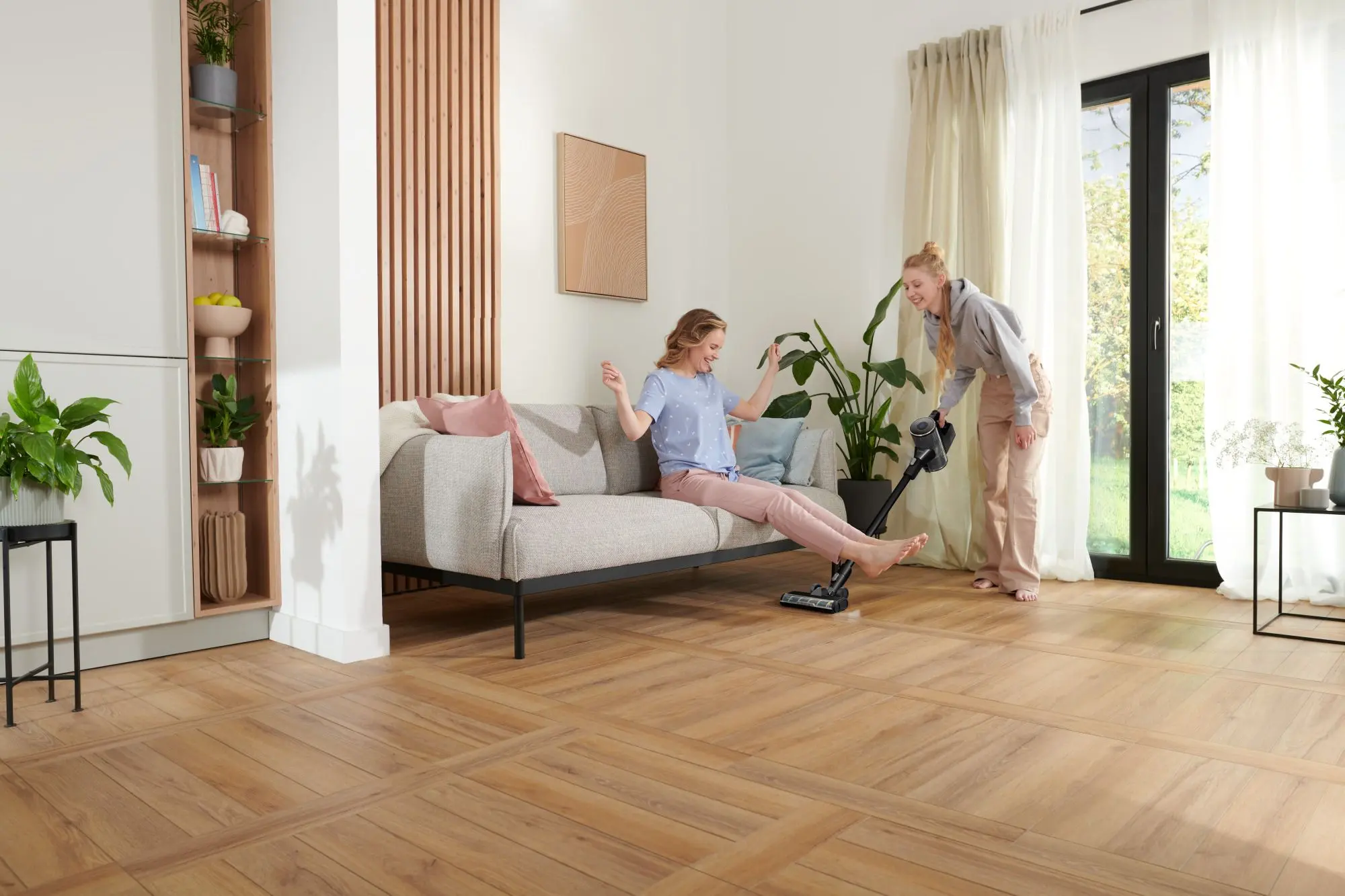 Вертикальный пылесос Amica VM XPro Dark (Black)