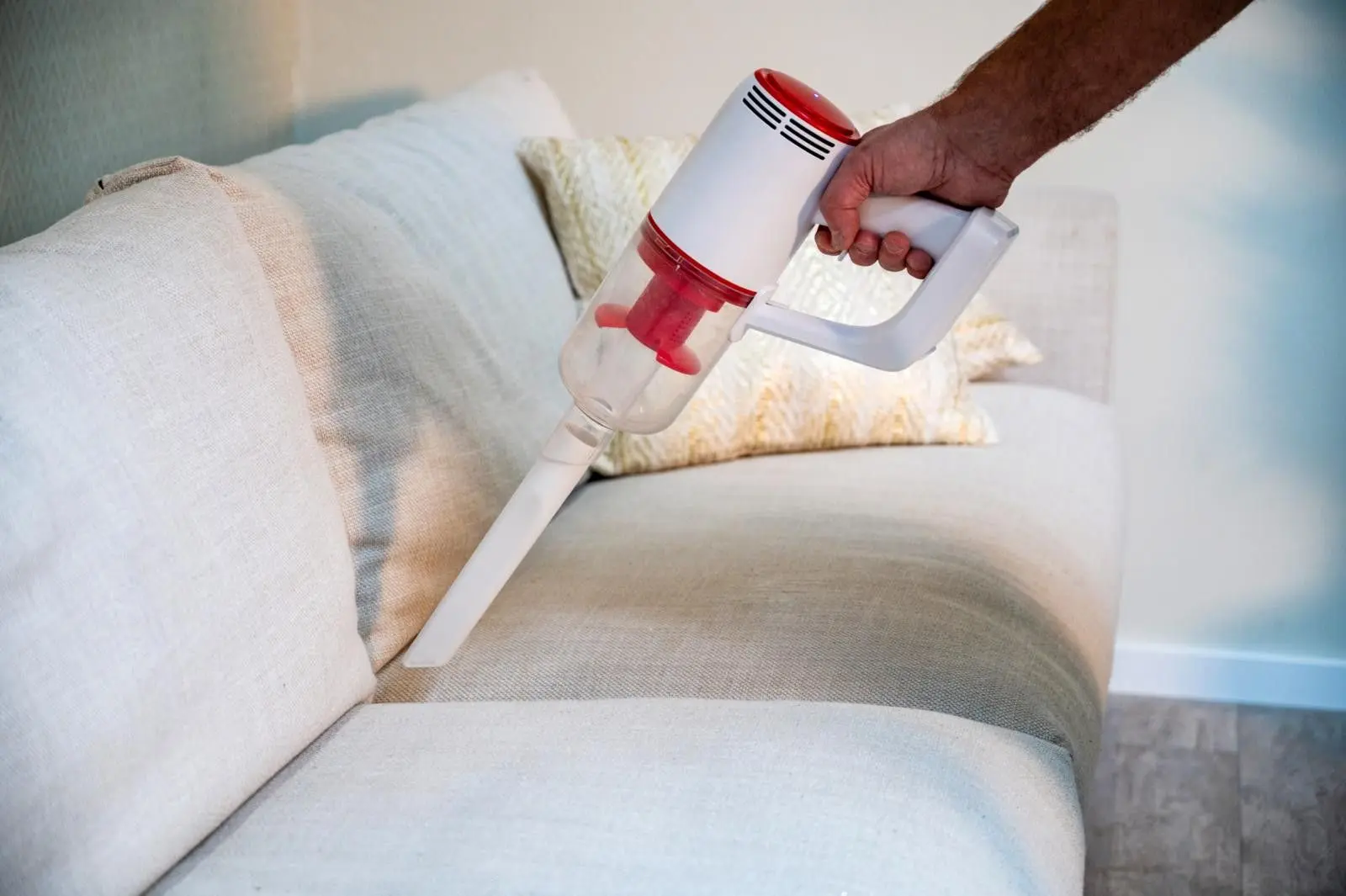 Вертикальный пылесос Dirt Devil DD9001 (White/Red)