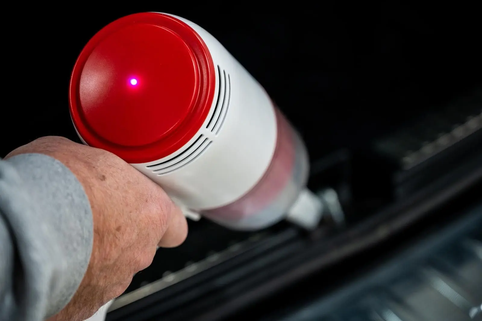 Вертикальный пылесос Dirt Devil DD9001 (White/Red)