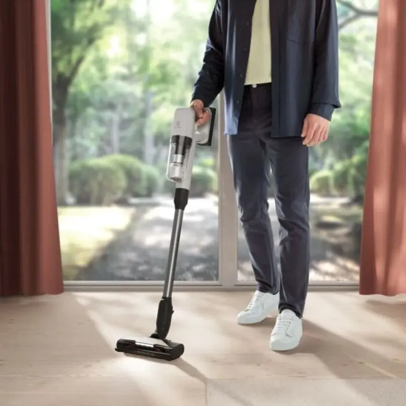 Aspirator vertical Electrolux EP71HB14UV (White/Black)