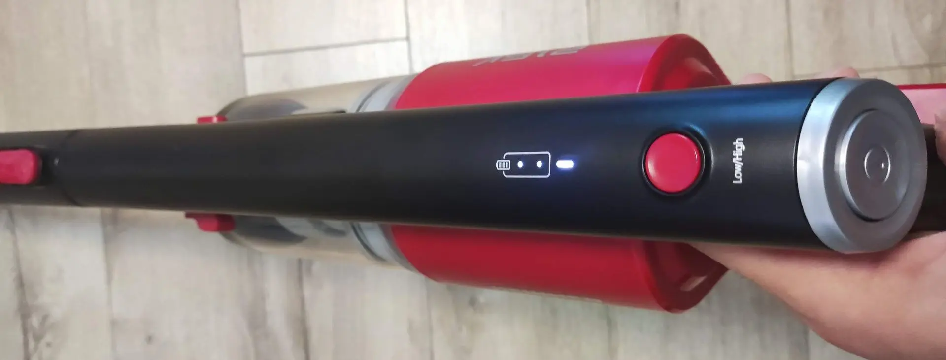 Вертикальный пылесос Heinner HSVC-M21.6RD (Red/Black)