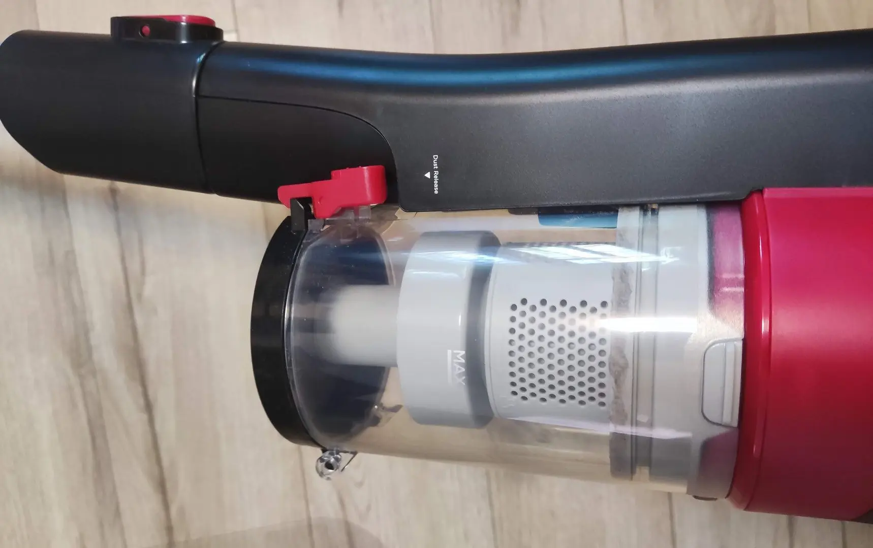 Вертикальный пылесос Heinner HSVC-M21.6RD (Red/Black)