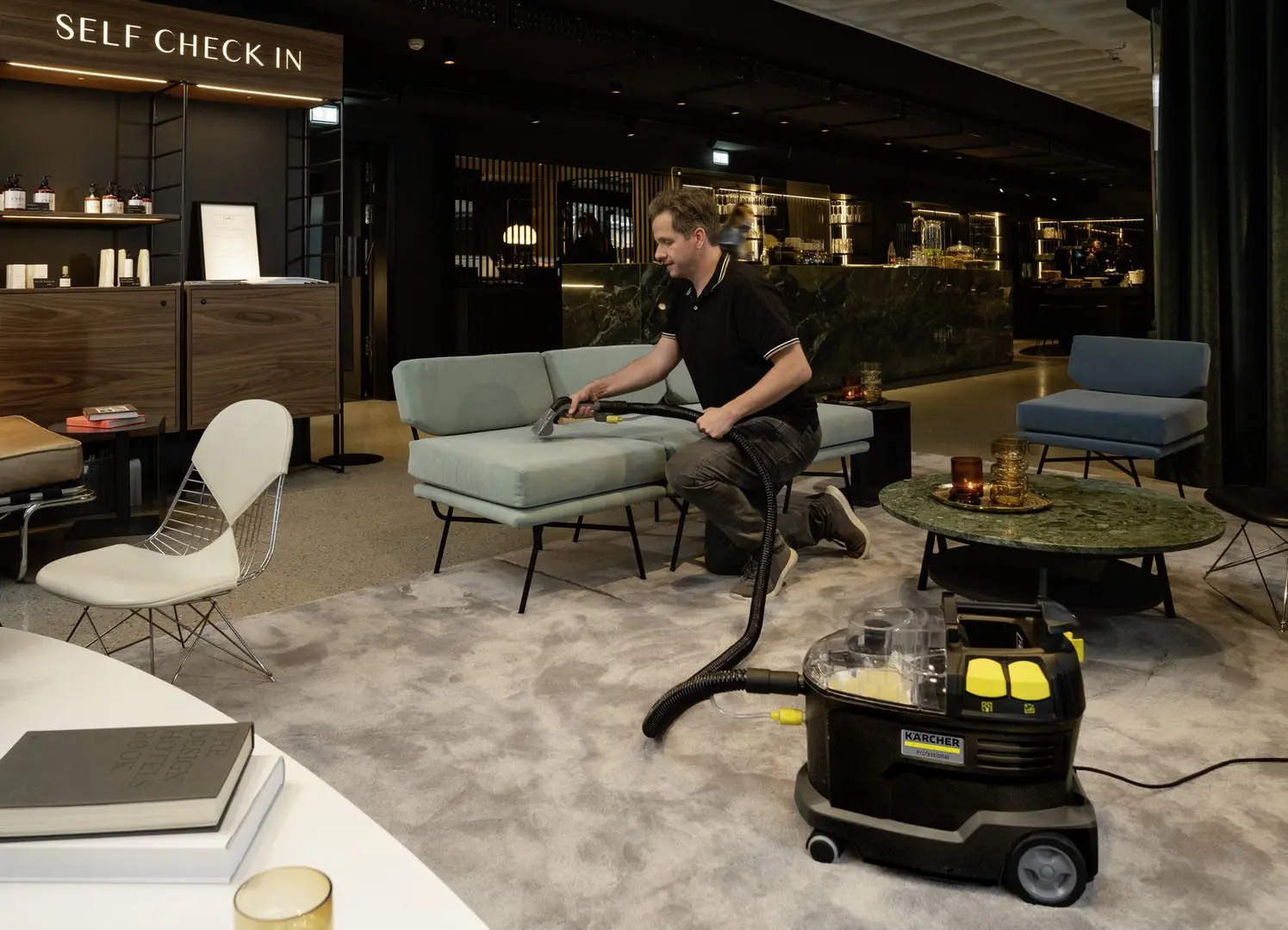 Aspirator cu spalare Karcher Puzzi 8/1 Anniversary Edition (Black/Yellow)