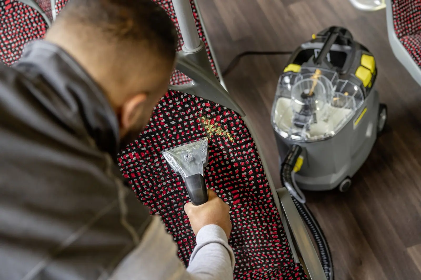 Aspirator cu spalare Karcher Puzzi 8/1 (Grey/Black)