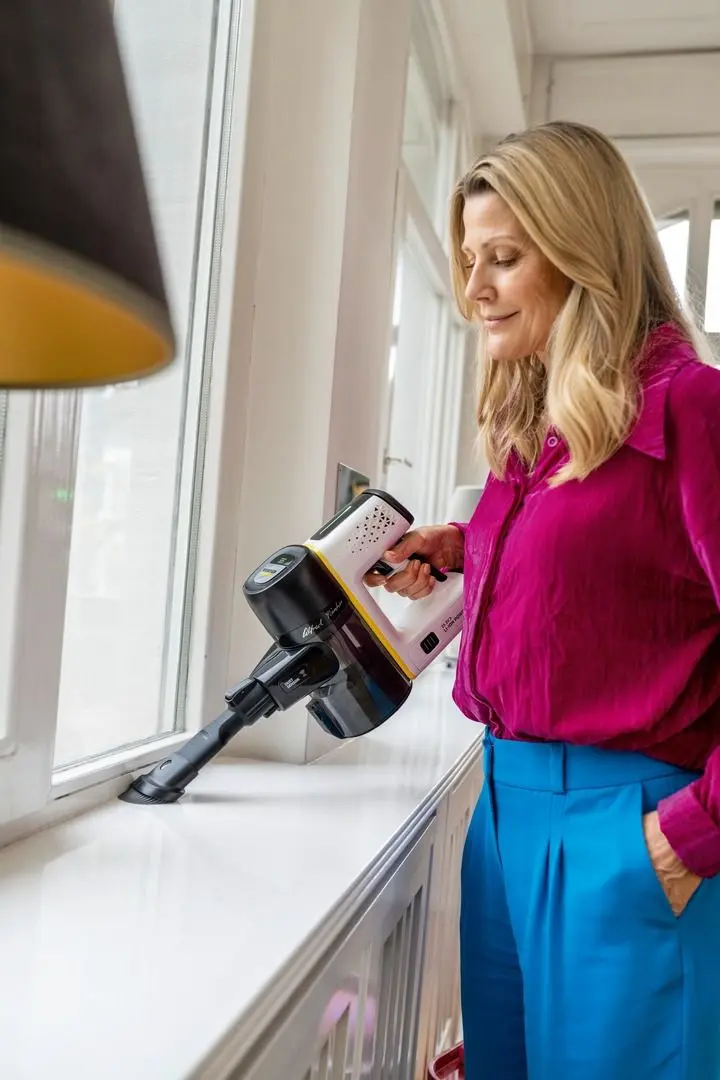 Aspirator vertical Karcher VC 7 Signature Line 1.198-750.0 (White/Black)