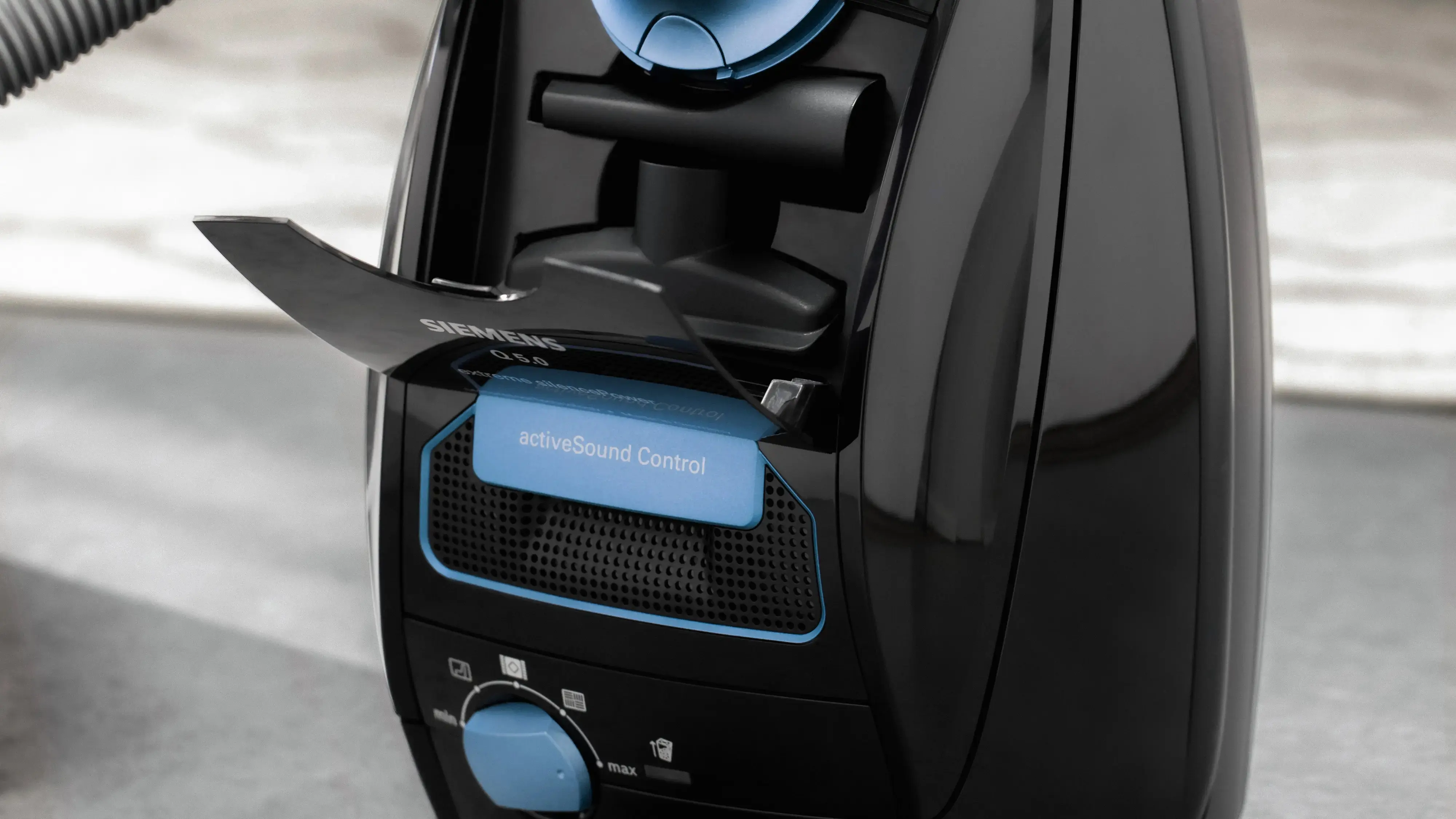 Aspirator Siemens Q5.0 Extreme SilencePower VSQ5X1238 (Black)