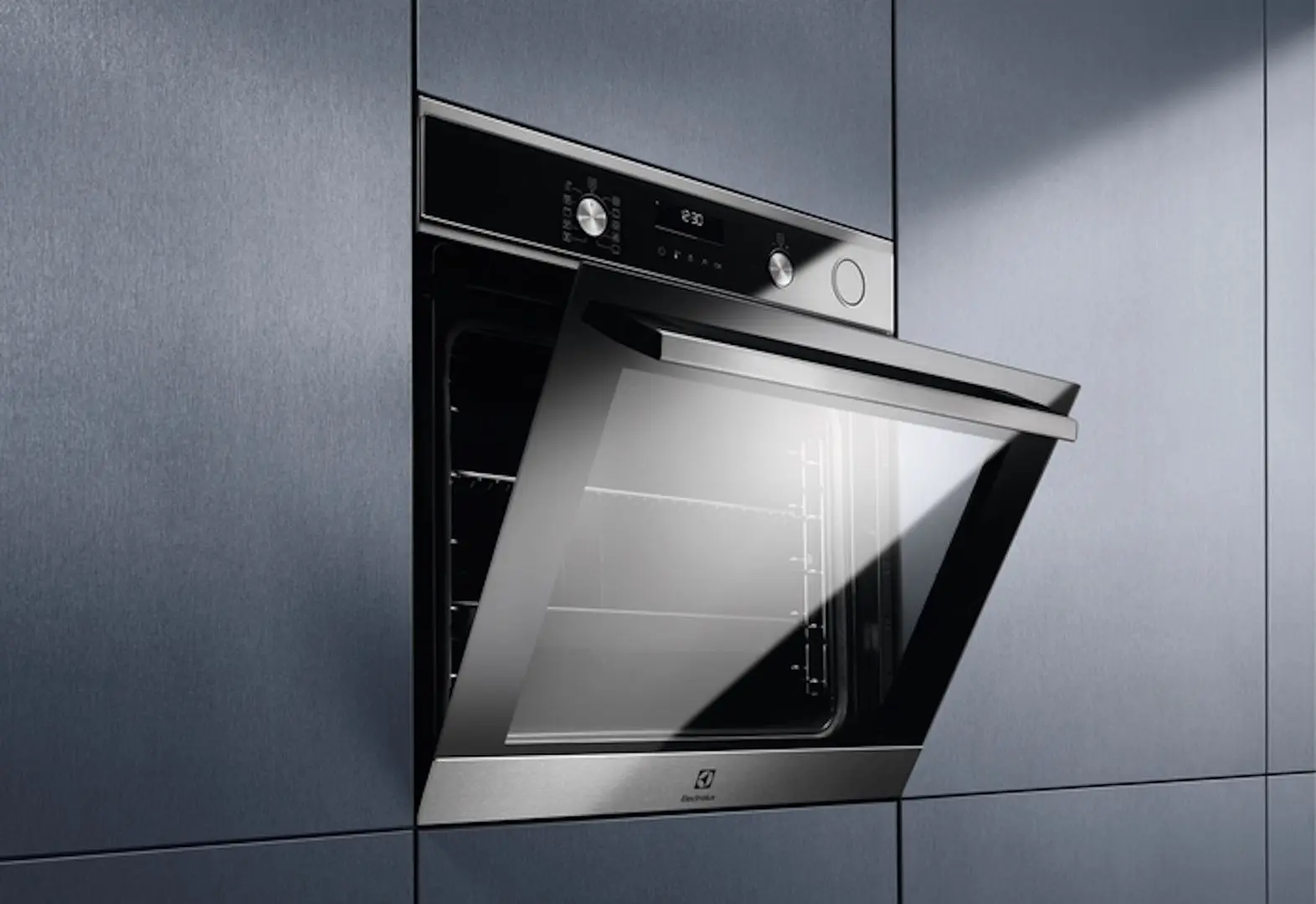 Встраиваемая электрическая духовка Electrolux EOC6H76X (Black) - 8
