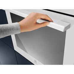 Встраиваемая электрическая духовка Electrolux EOF3H40BW (White) Thumb