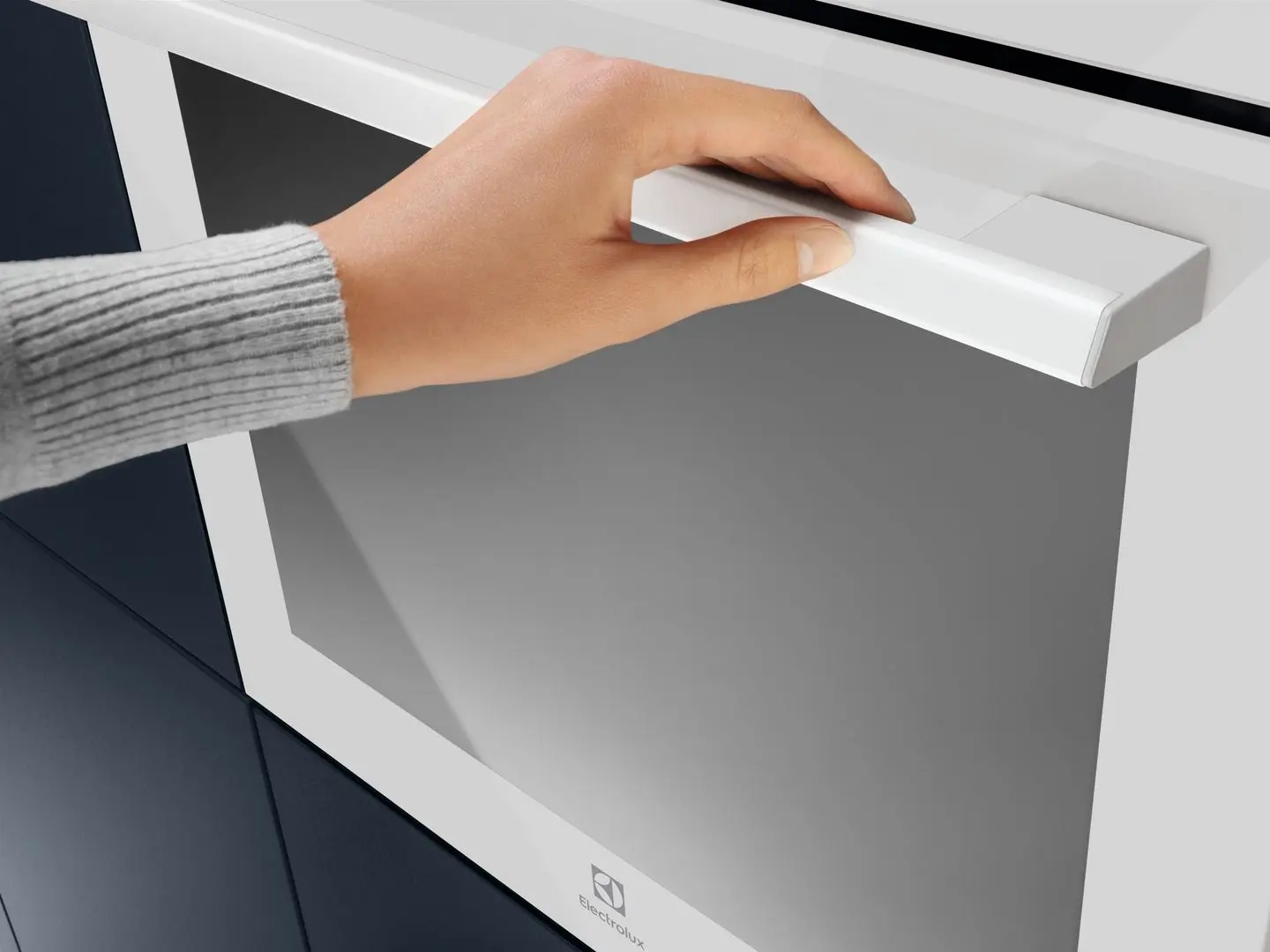 Встраиваемая электрическая духовка Electrolux EOF3H40BW (White) - 3