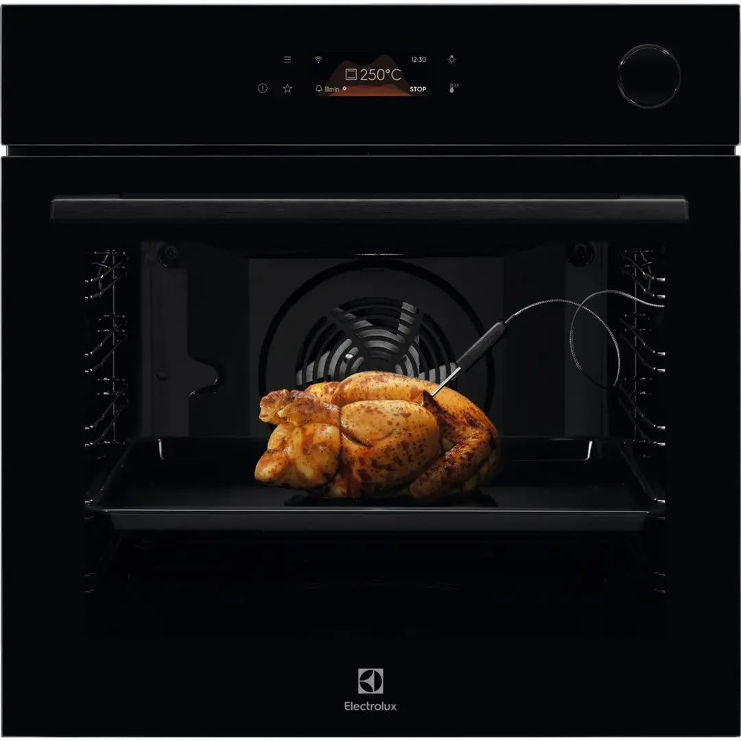 Встраиваемая электрическая духовка Electrolux SteamCrisp Pro 700 EOC8P39WZ (Black)
