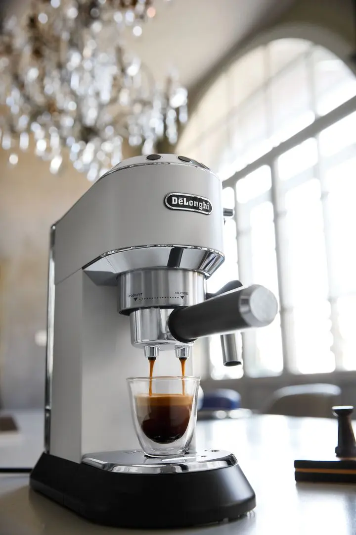 Кофемашина DeLonghi Dedica EC685W (White)