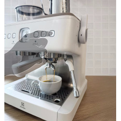 Кофемашина  Electrolux E8EC1-8SW (White) Thumb