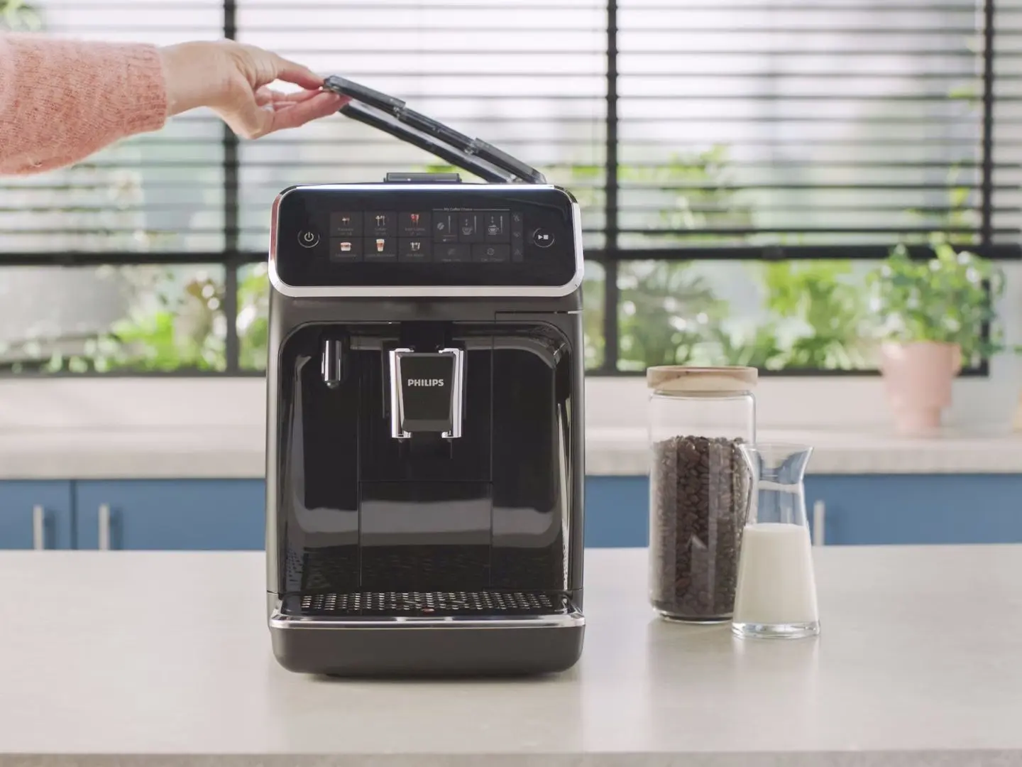 Кофемашина Philips LatteGo EP3341/50 (Black) - 4
