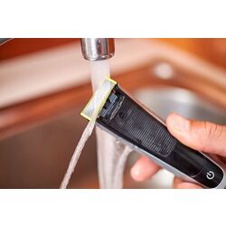 Trimmer Philips OneBlade Pro QP6520/20 (Black) Thumb