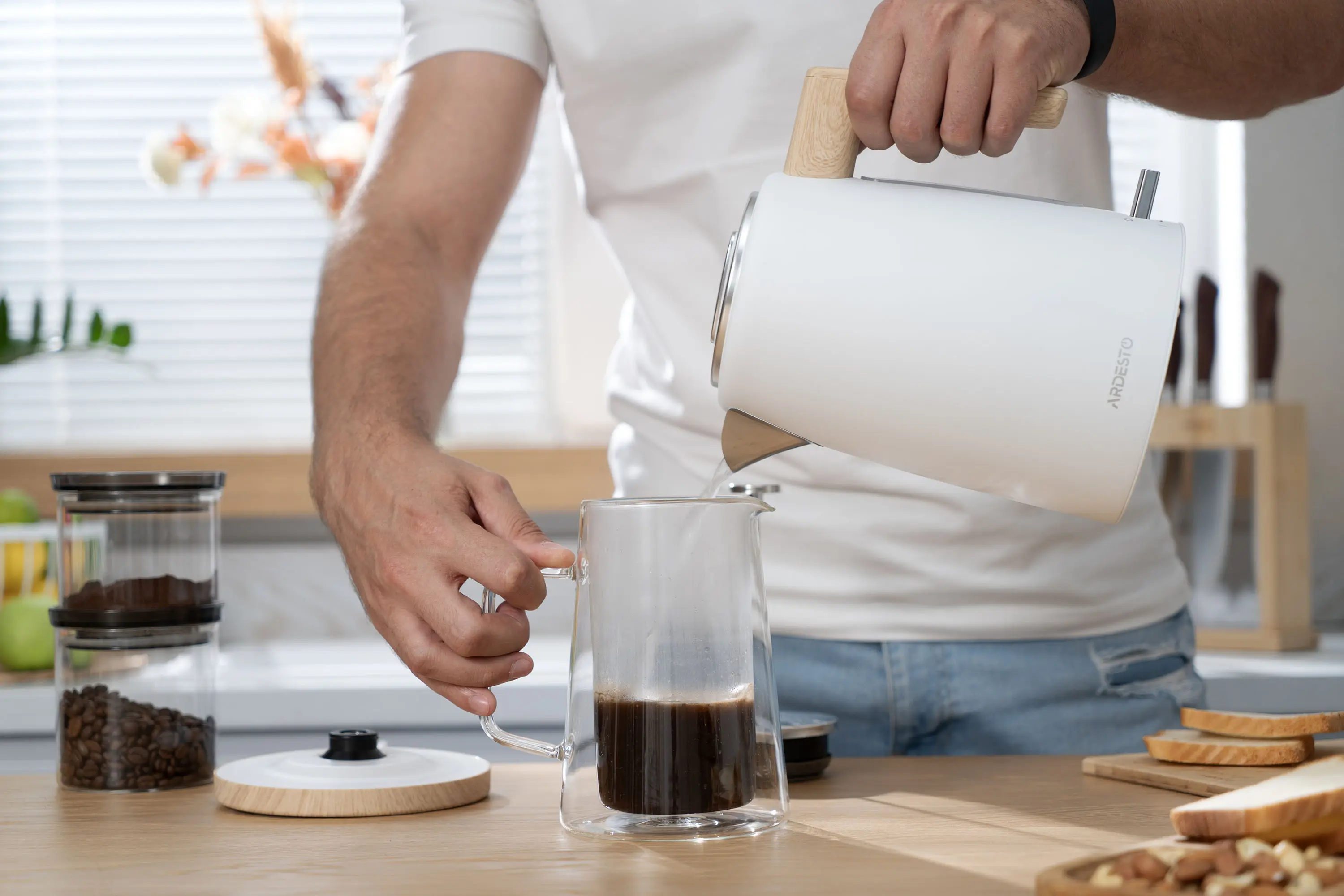 Электрочайник Ardesto Wood Modern EKL-F420WWD (White)