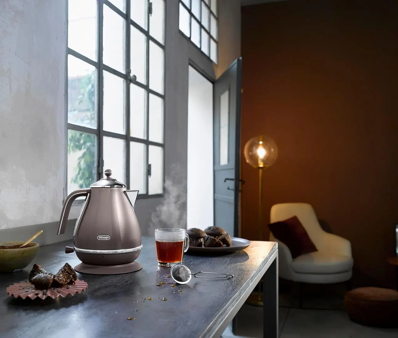 Fierbător electric DeLonghi Icona Metallics KBOT3001.PK (Pink)