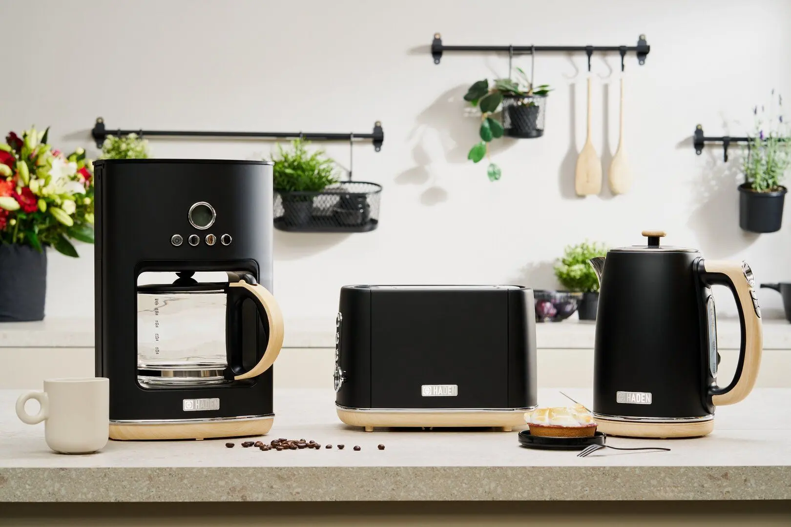 Электрочайник Haden HAD209245 (Black/Wod) - 5