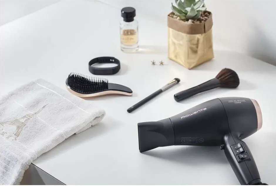 Uscator de par Rowenta Compact Pro CV6930F0 (Black/Bronze)