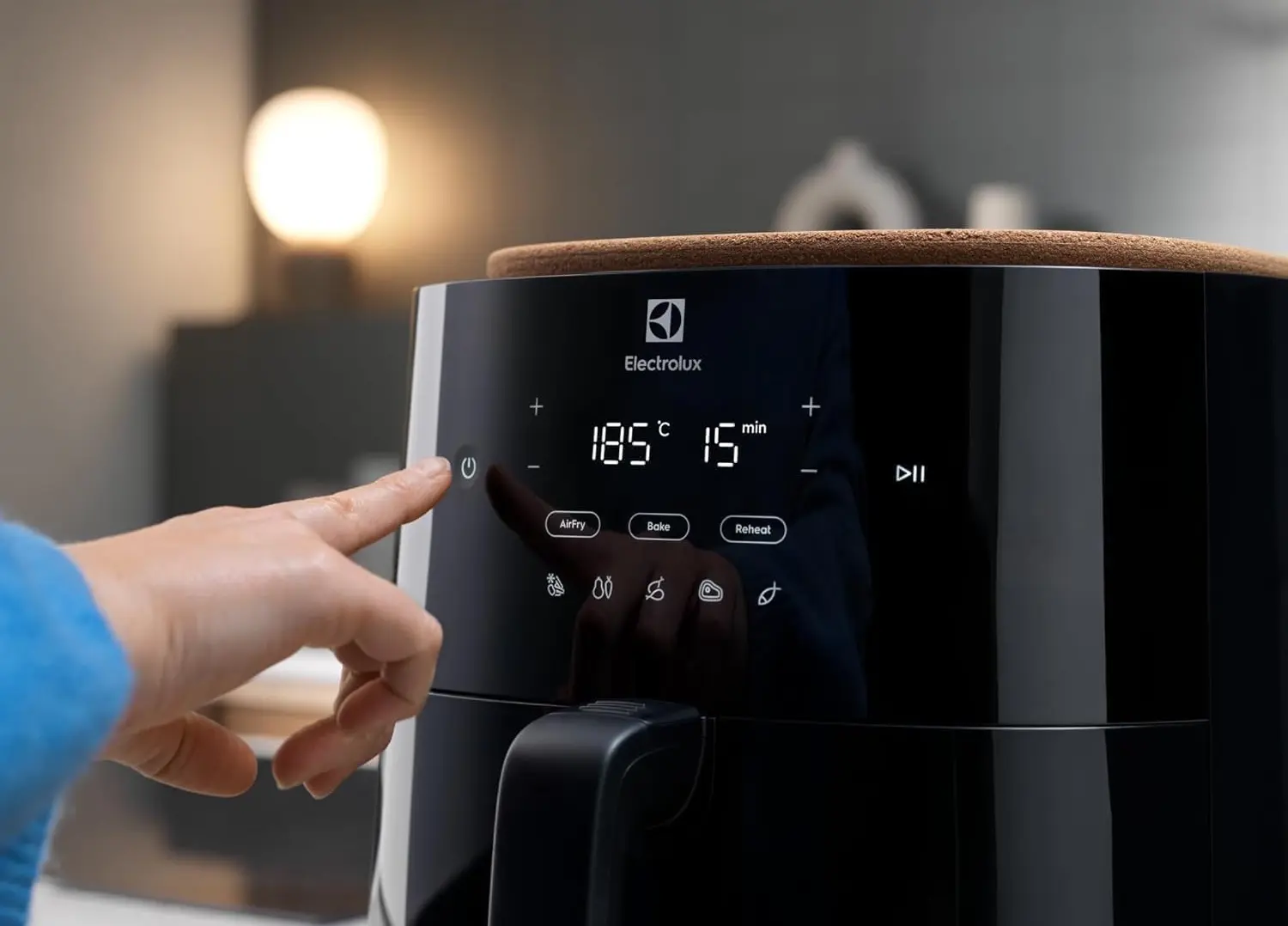 Аэрофритюрница Electrolux EAF5B (Black)