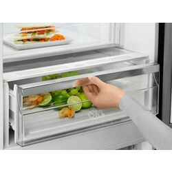 Frigider Electrolux LNT7ME32X3 (Inox) Thumb