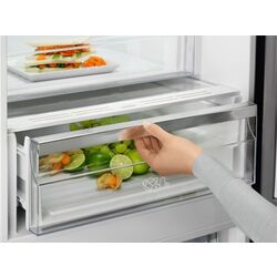 Frigider Electrolux LNT7ME36X3 (Inox) Thumb