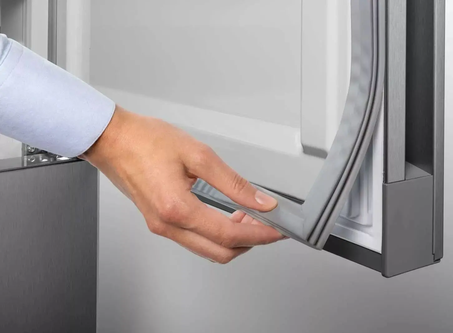 Frigider Liebherr CNgwd 5723 Plus (White/Silver)