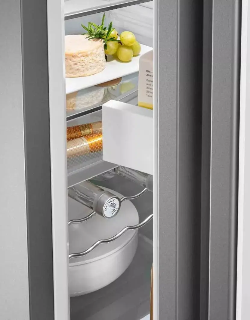 Frigider Liebherr CNgwd 5723 Plus (White/Silver)