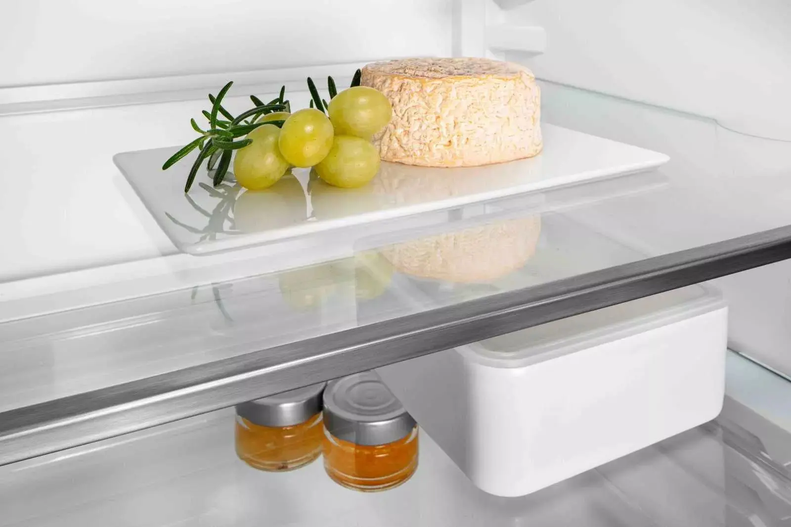 Frigider Liebherr CNgwd 5723 Plus (White/Silver)