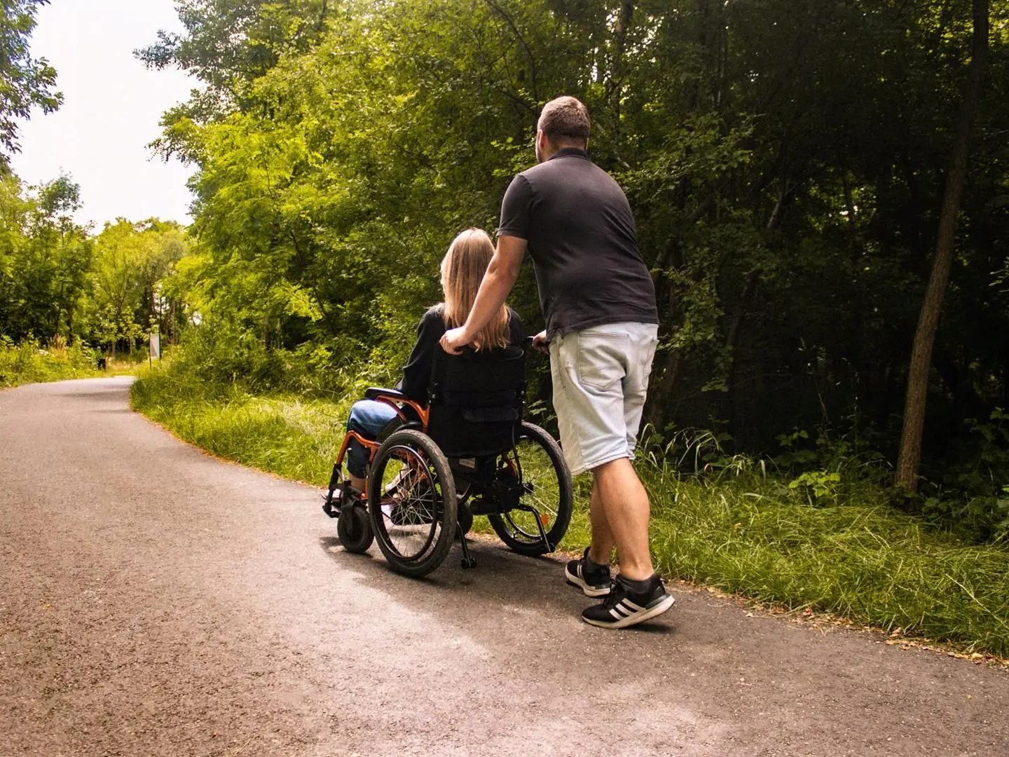 Scaun cu rotile electric Medilife Flex D130AL (Black/Gold)