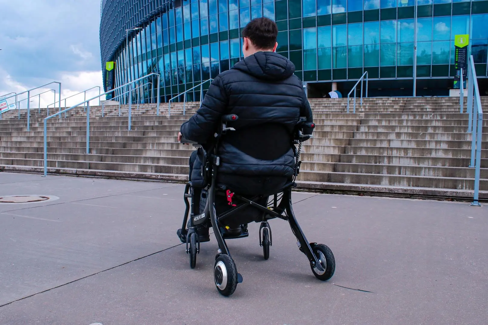 Scaun cu rotile electric Medilife Semi (Black)