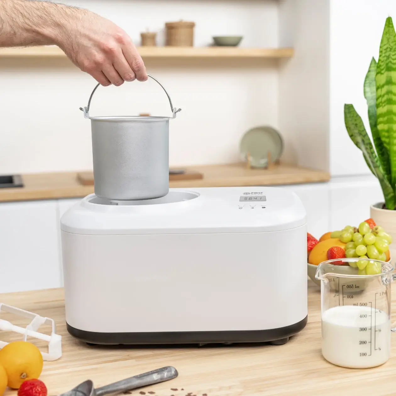 Aparat de preparat inghetata-iaurt First 5105 (White)