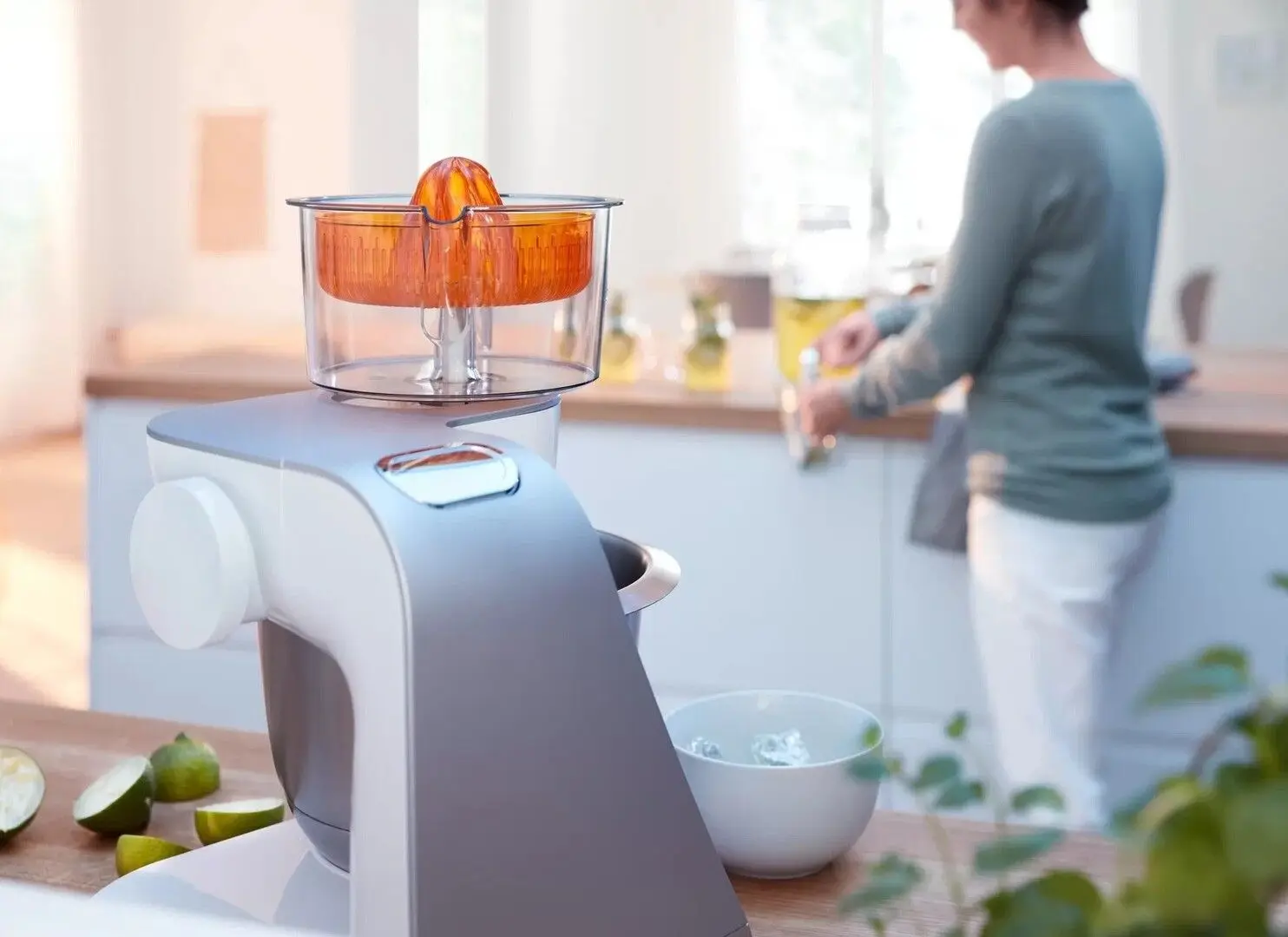 Кухонный комбайн Bosch MUM5 MUM5XW40 (White/Champagne)