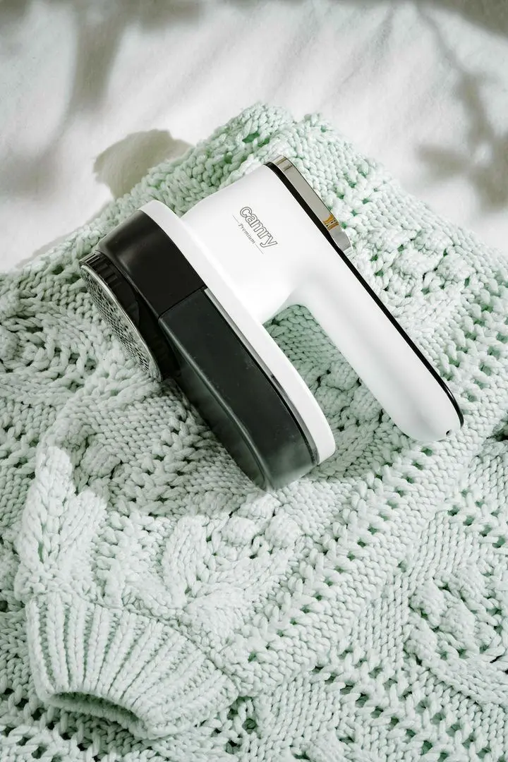 Aparat de curatat scame Camry CR 9620 (White/Black)